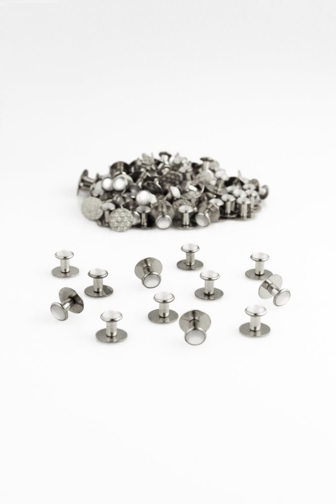 Cardi White & Silver Studs (144 pieces)